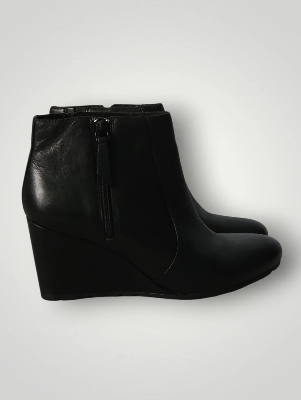 Clarks‎ Artisan 66436 Womens 9M Black Leather Wedge Ankle Boots Booties Side Zip